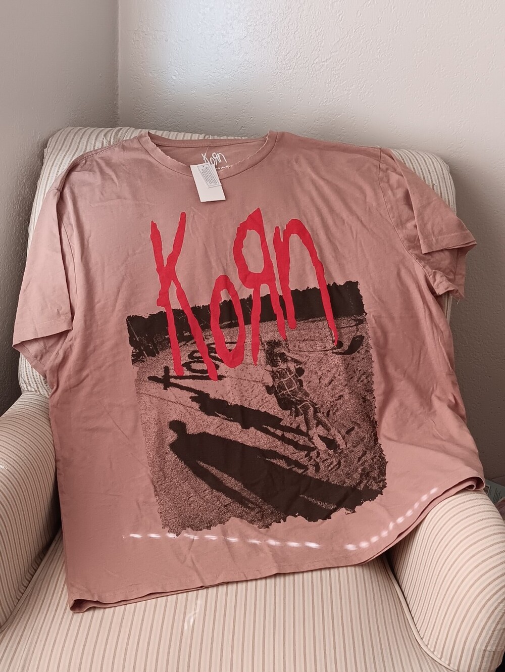 Korn Graphic Tee - Beige with Red Logo